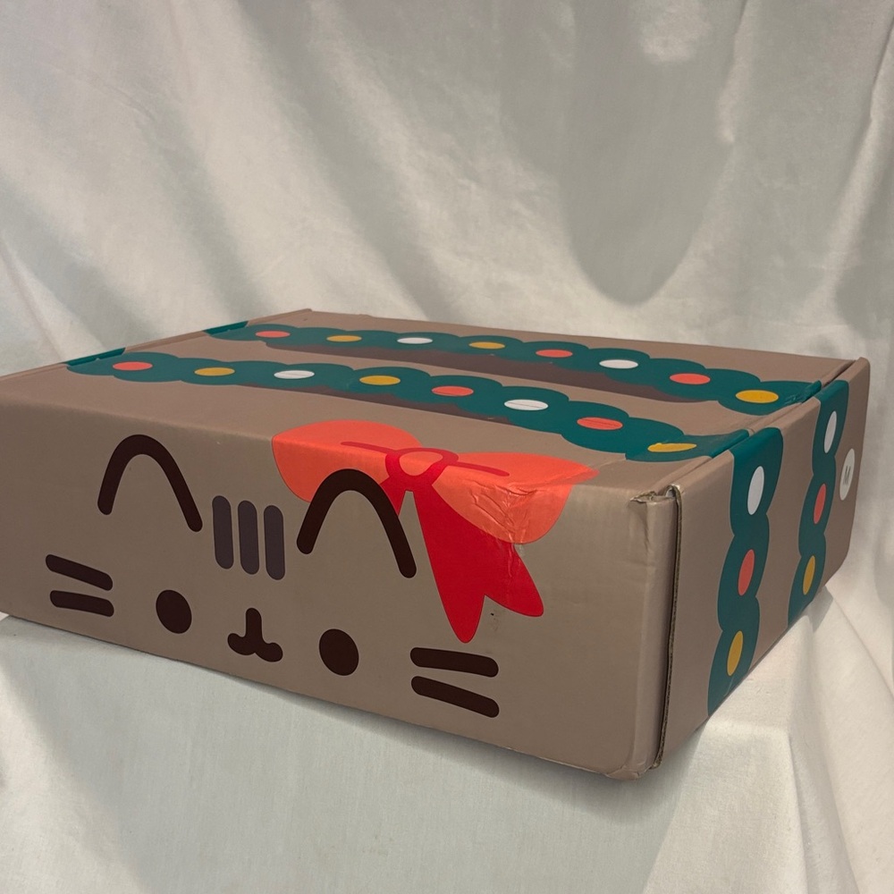 Pusheen Box Only~ 2023 “Meowy Christmas”  Exclusive Pusheen Culturefly